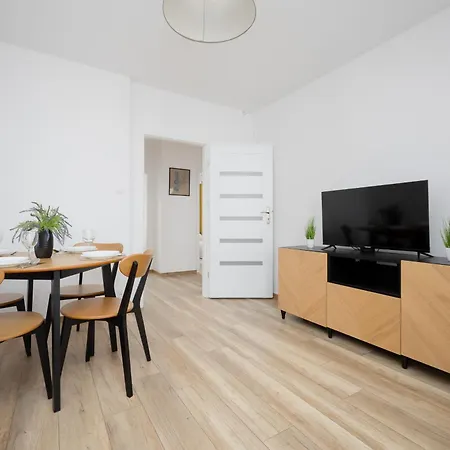 Modern Near Airport Wlochy By Renters ワルシャワ