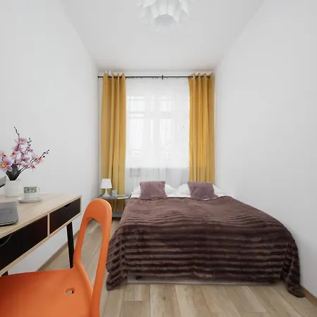 Modern Near Airport Wlochy By Renters アパート ワルシャワ