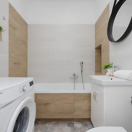 Modern Near Airport Wlochy By Renters * ワルシャワ